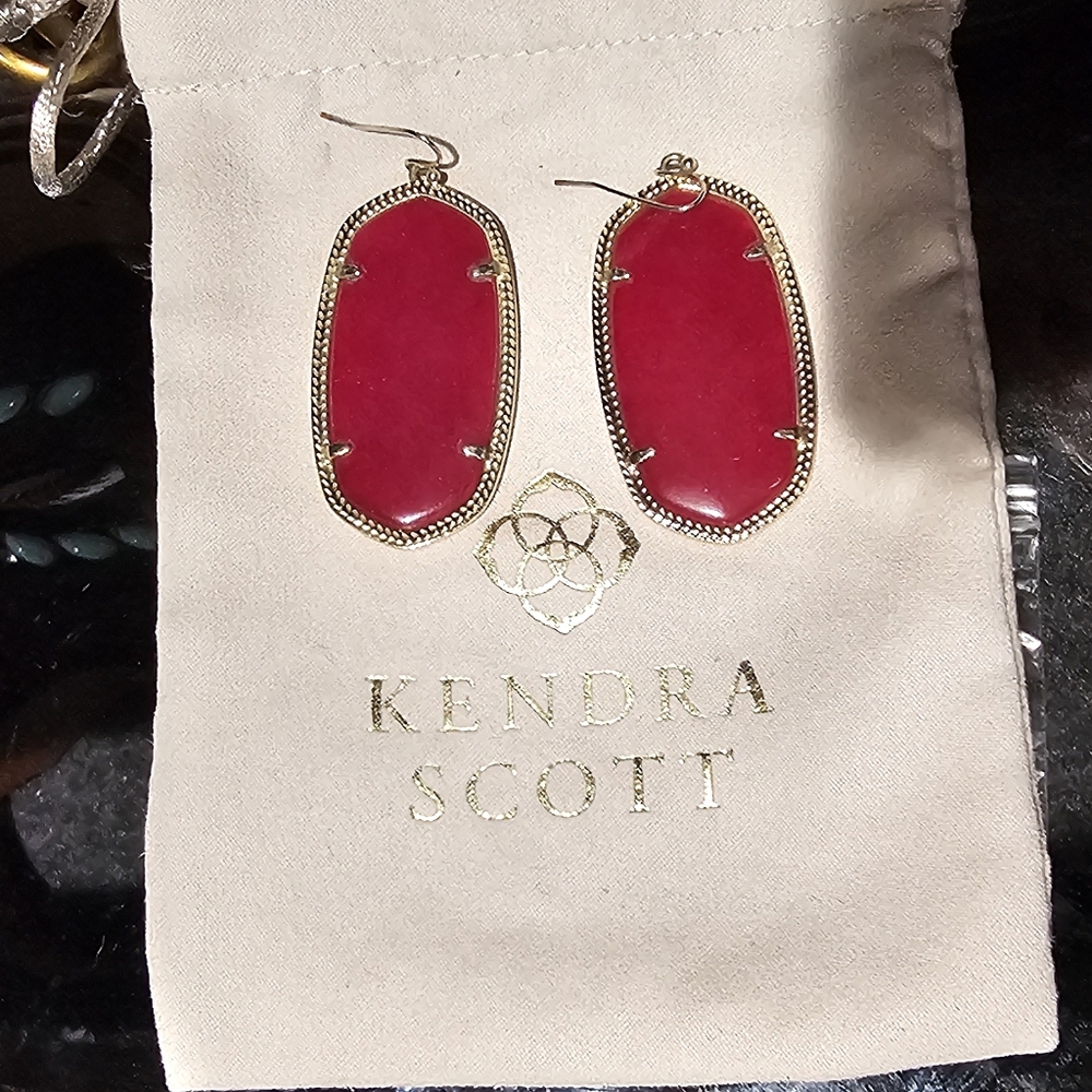 Kendra Scott Danielle in Berry Jade